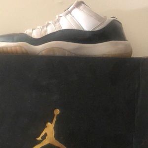 retro jordan 11 size 5 .